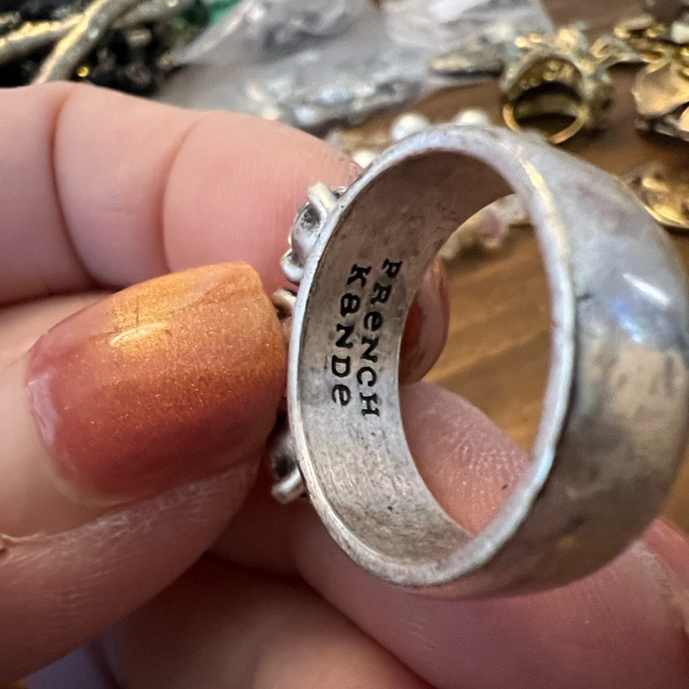 French KANDE~Classic Three-Stone Silver Ring with Clear Crystals - Picture 4 of 4